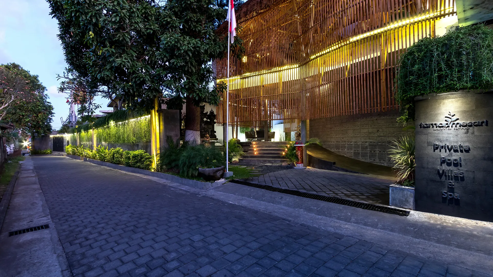 Taman Mesari Luxury Villas-Seminyak Kuta Lombok