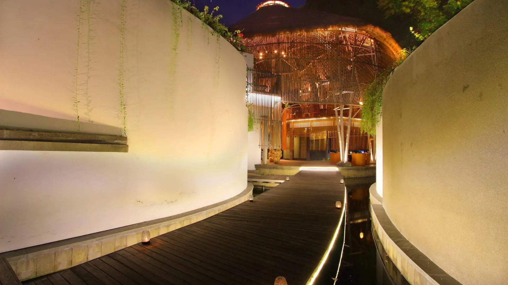 Taman Mesari Luxury Villas-Seminyak Kuta Lombok